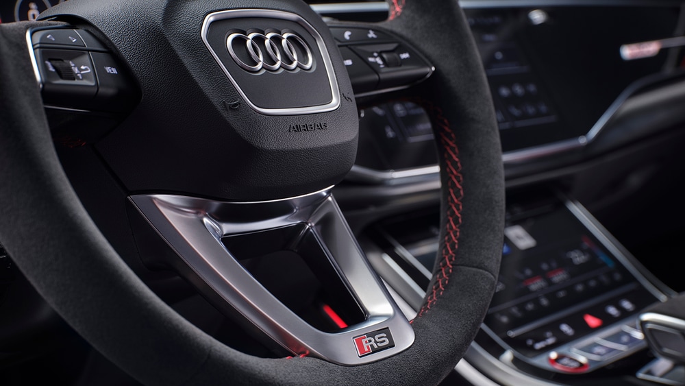 Audi RS Q8 ������� ����